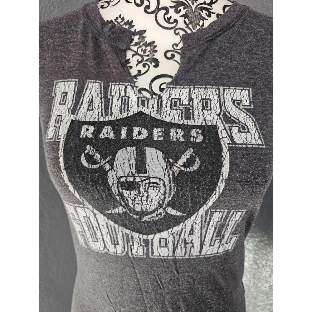 Women's NFL Las Vegas Raiders Blouse Top Short Sleeve Size Small Gray Football - Picture 10 of 10